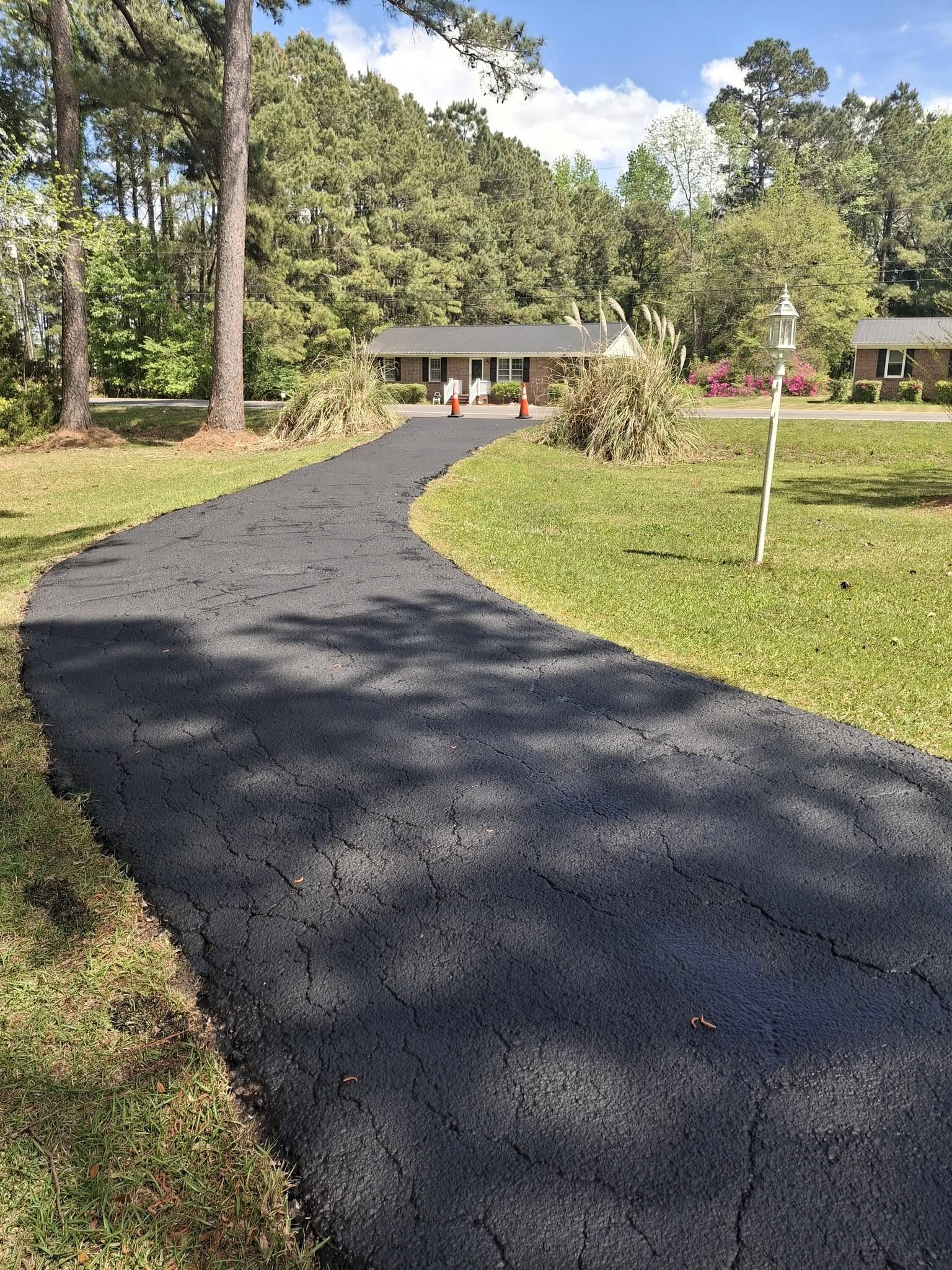 thompson and sons sealcoating and striping residential driveway (2)